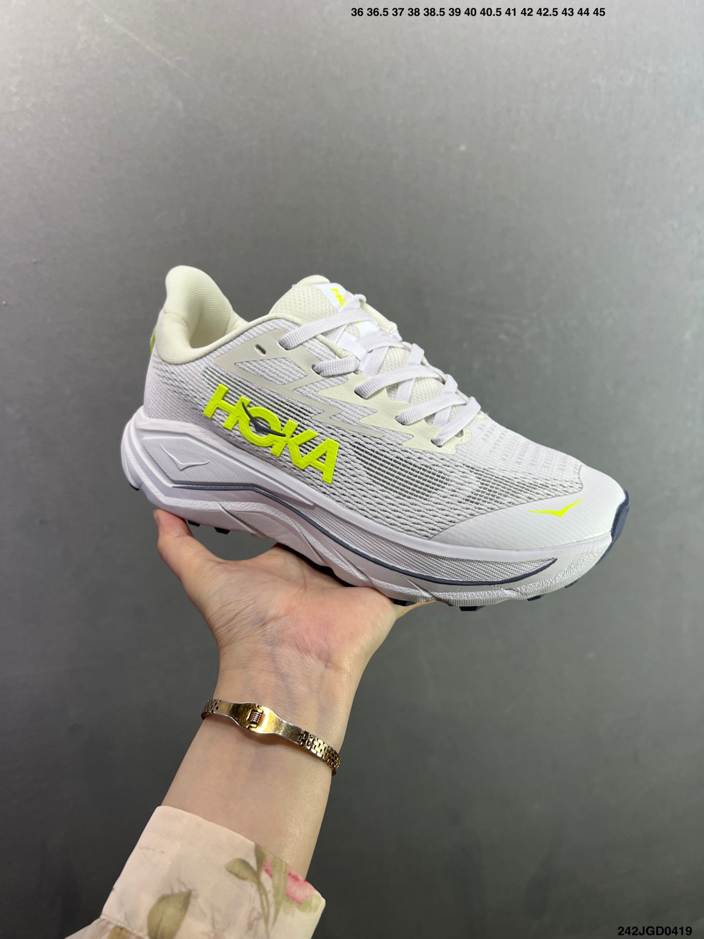 HOKA CHALLENGER 8
