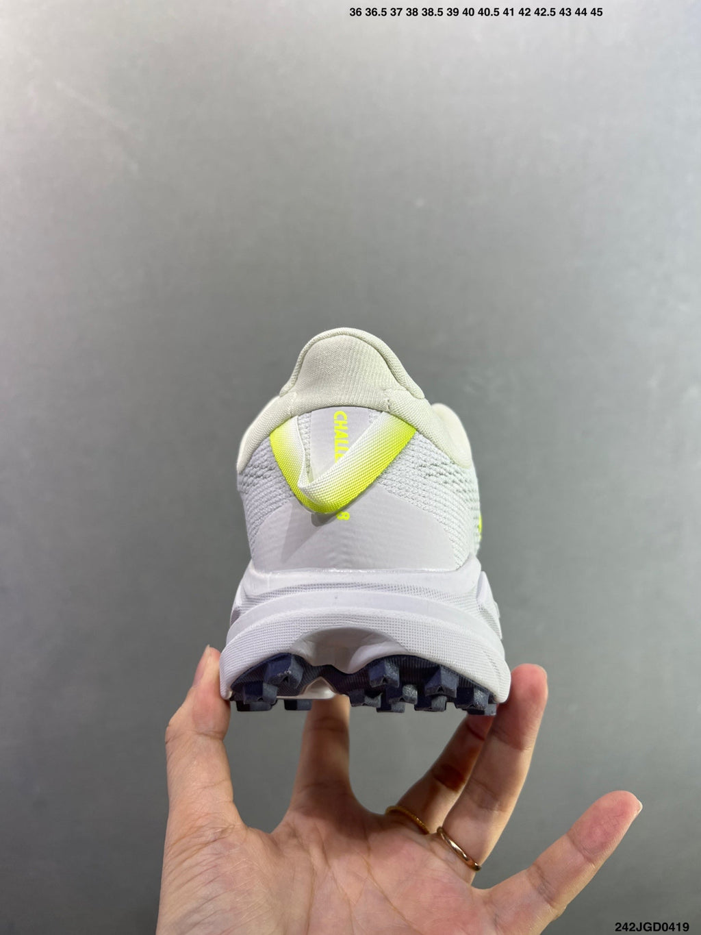 HOKA CHALLENGER 8