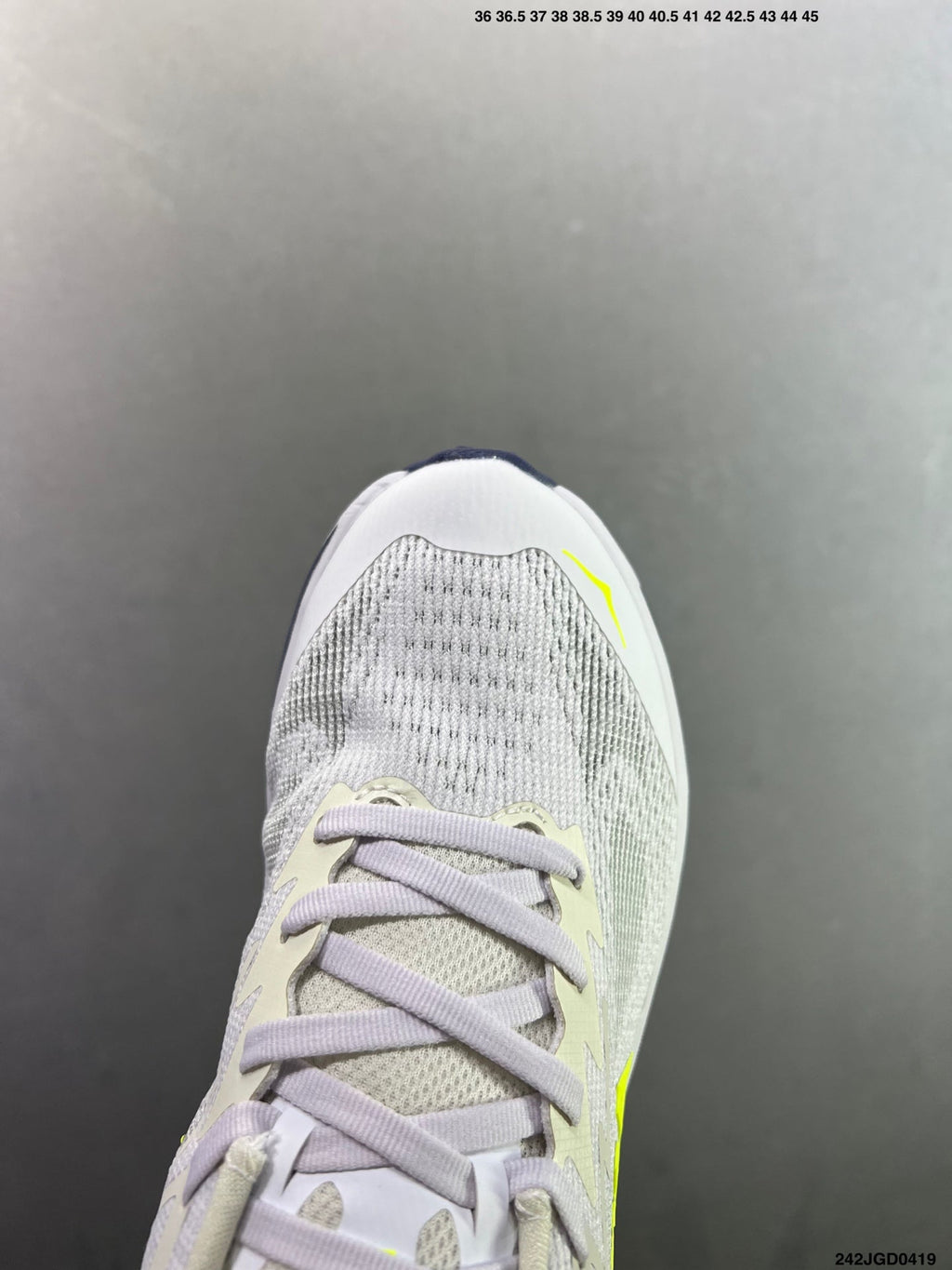 HOKA CHALLENGER 8
