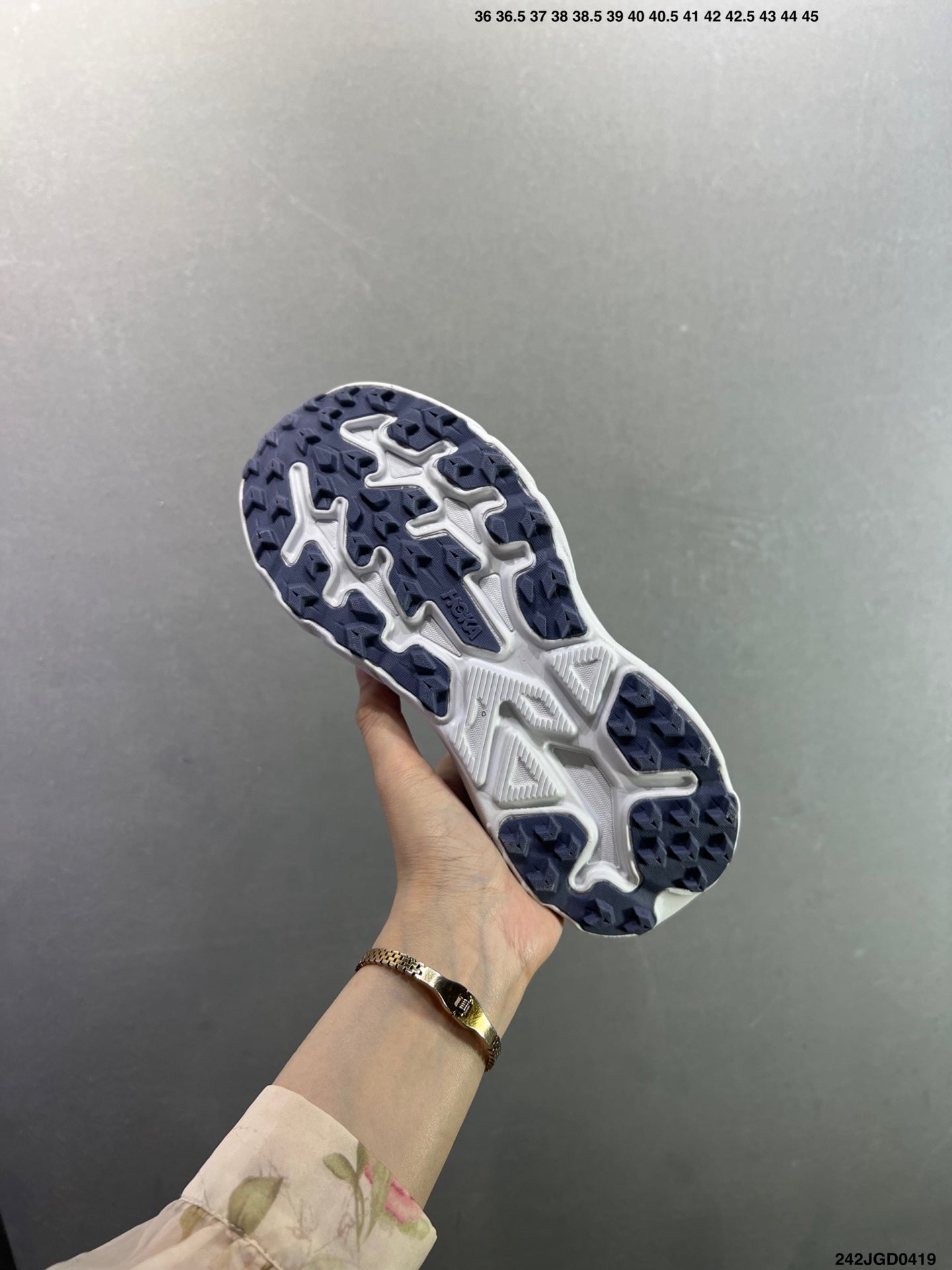 HOKA CHALLENGER 8