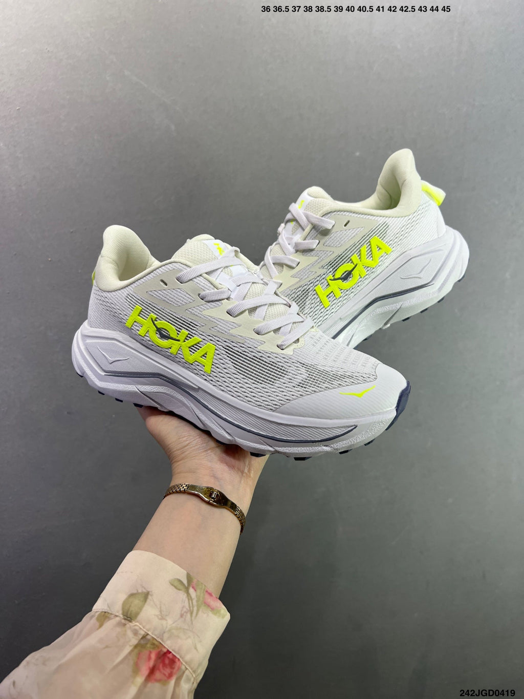 HOKA CHALLENGER 8