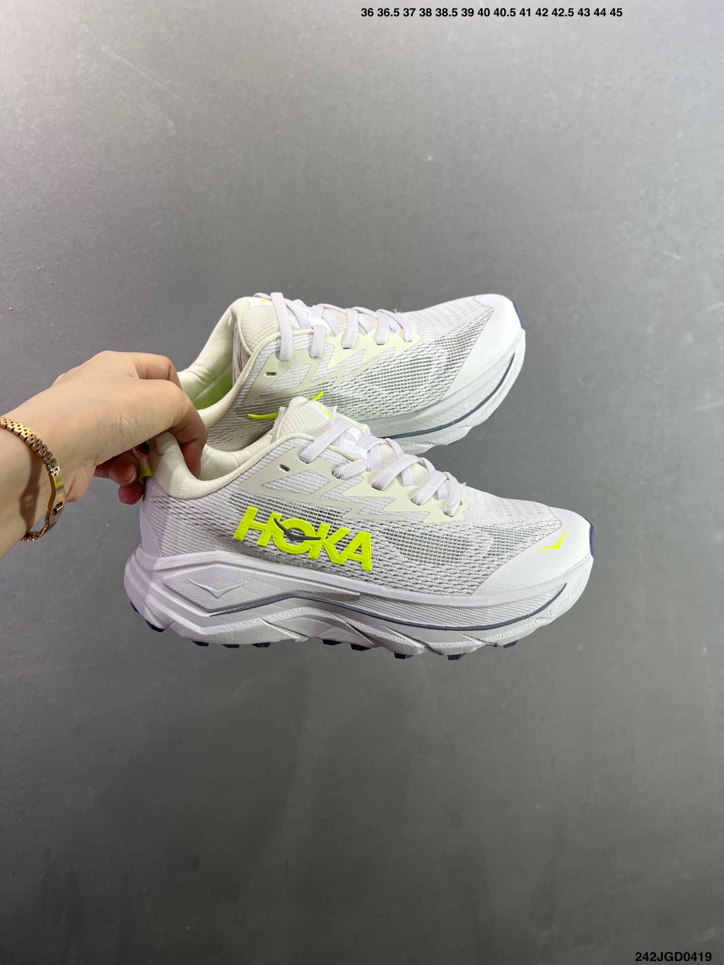 HOKA CHALLENGER 8