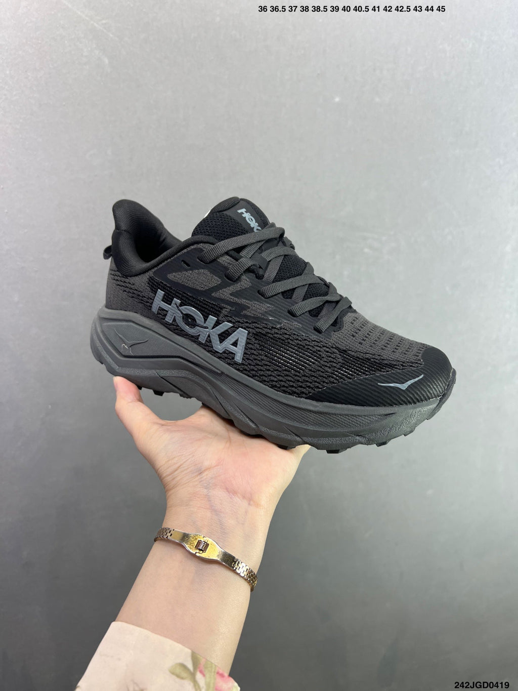 HOKA CHALLENGER 8