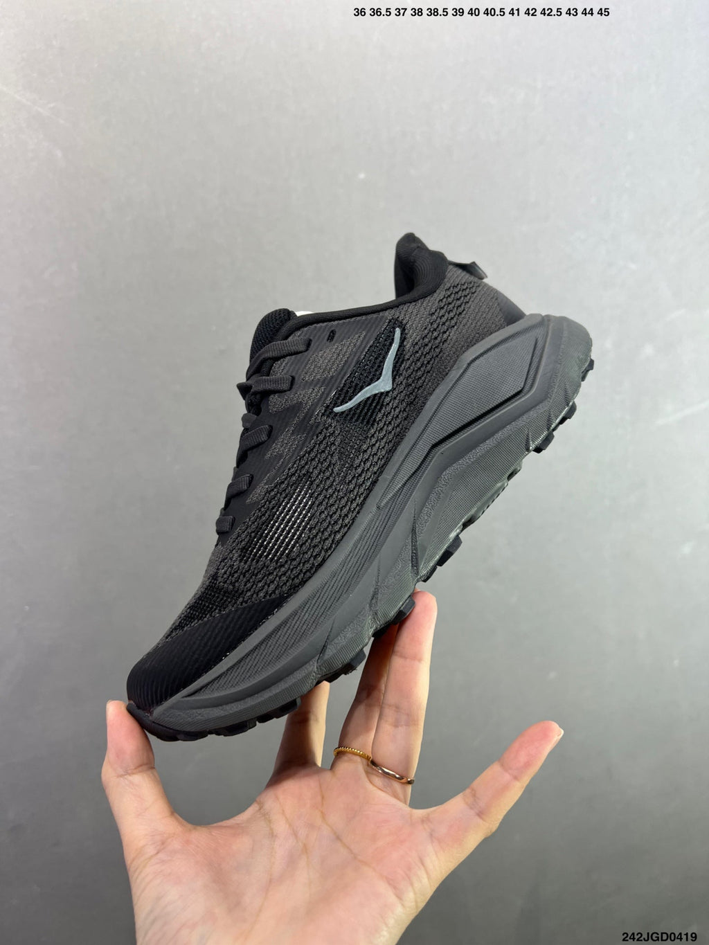 HOKA CHALLENGER 8