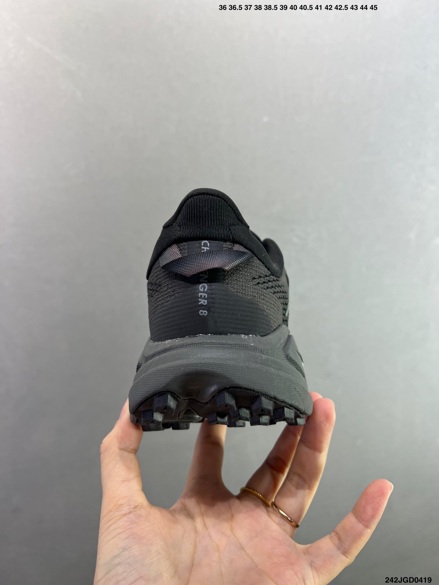 HOKA CHALLENGER 8