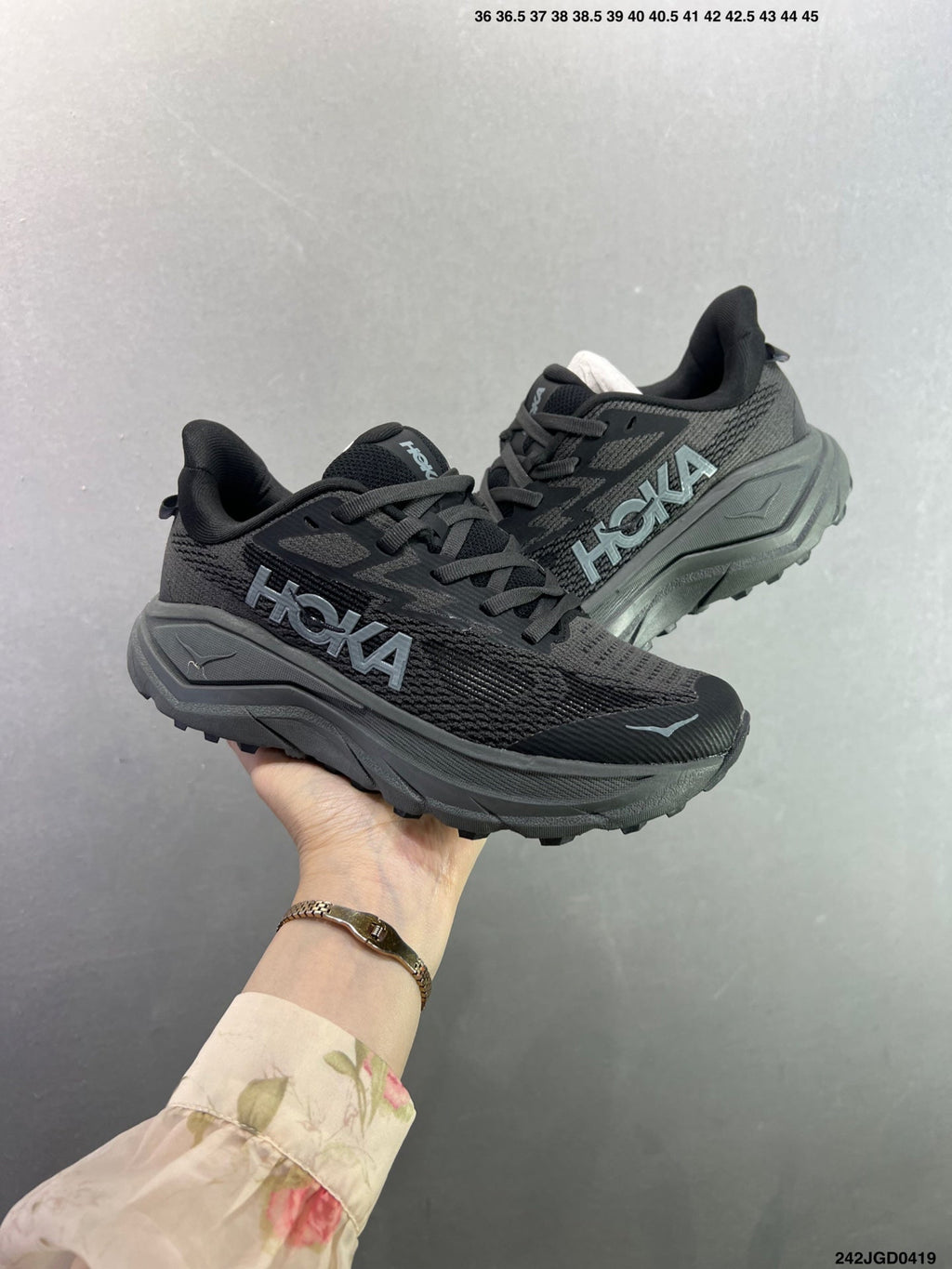 HOKA CHALLENGER 8
