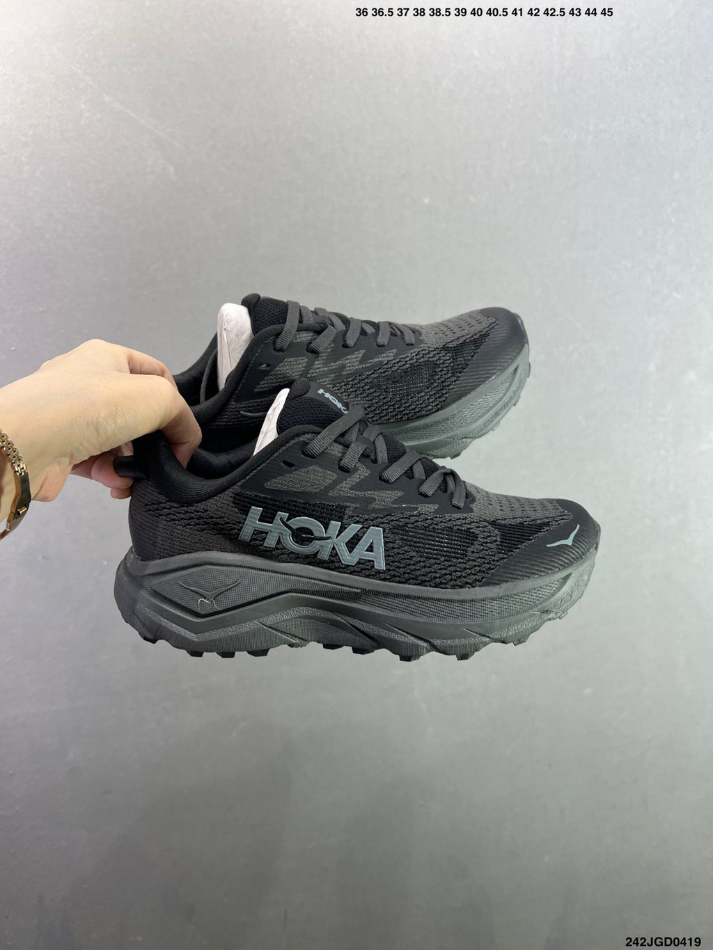 HOKA CHALLENGER 8