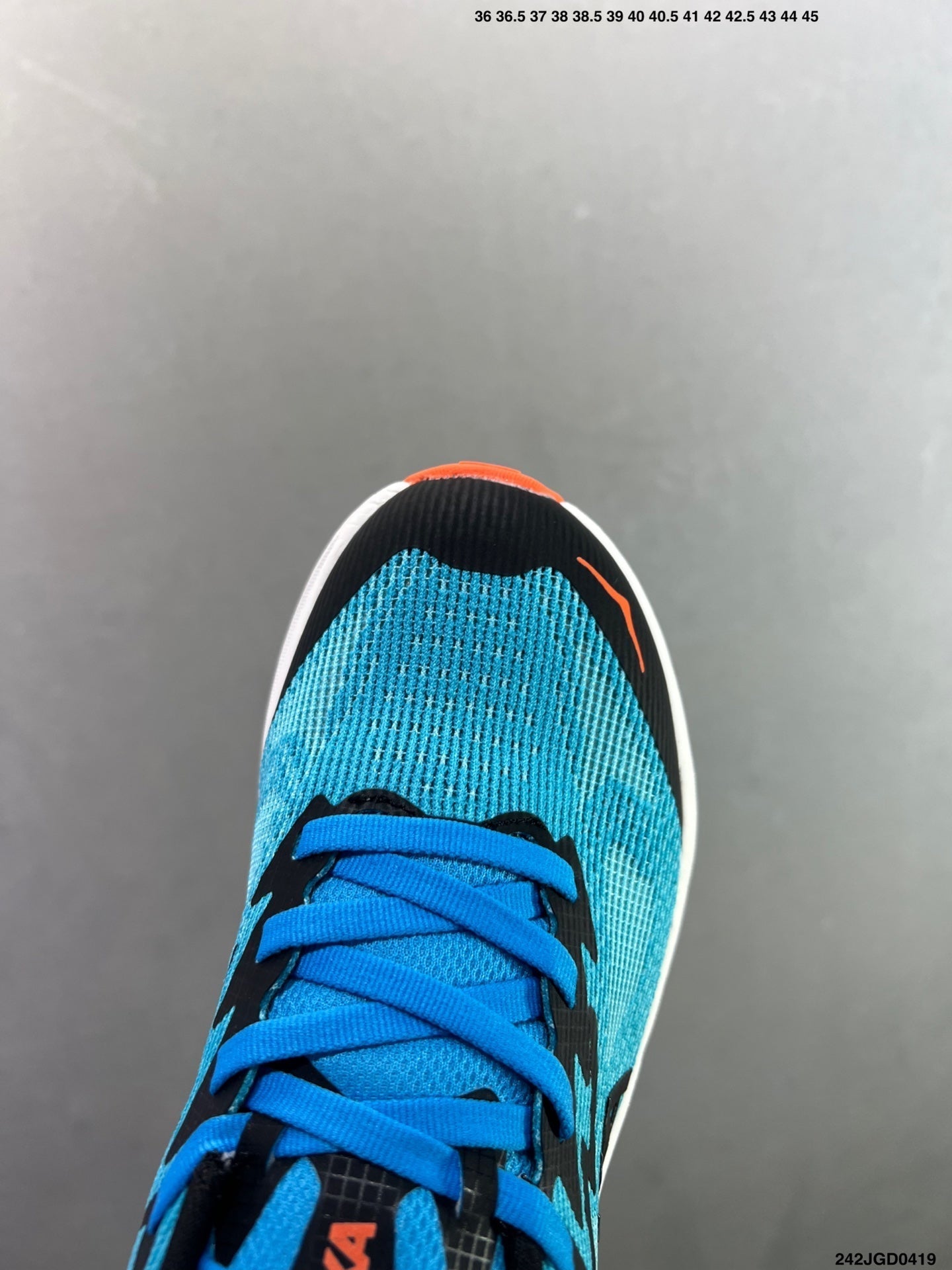 HOKA CHALLENGER 8