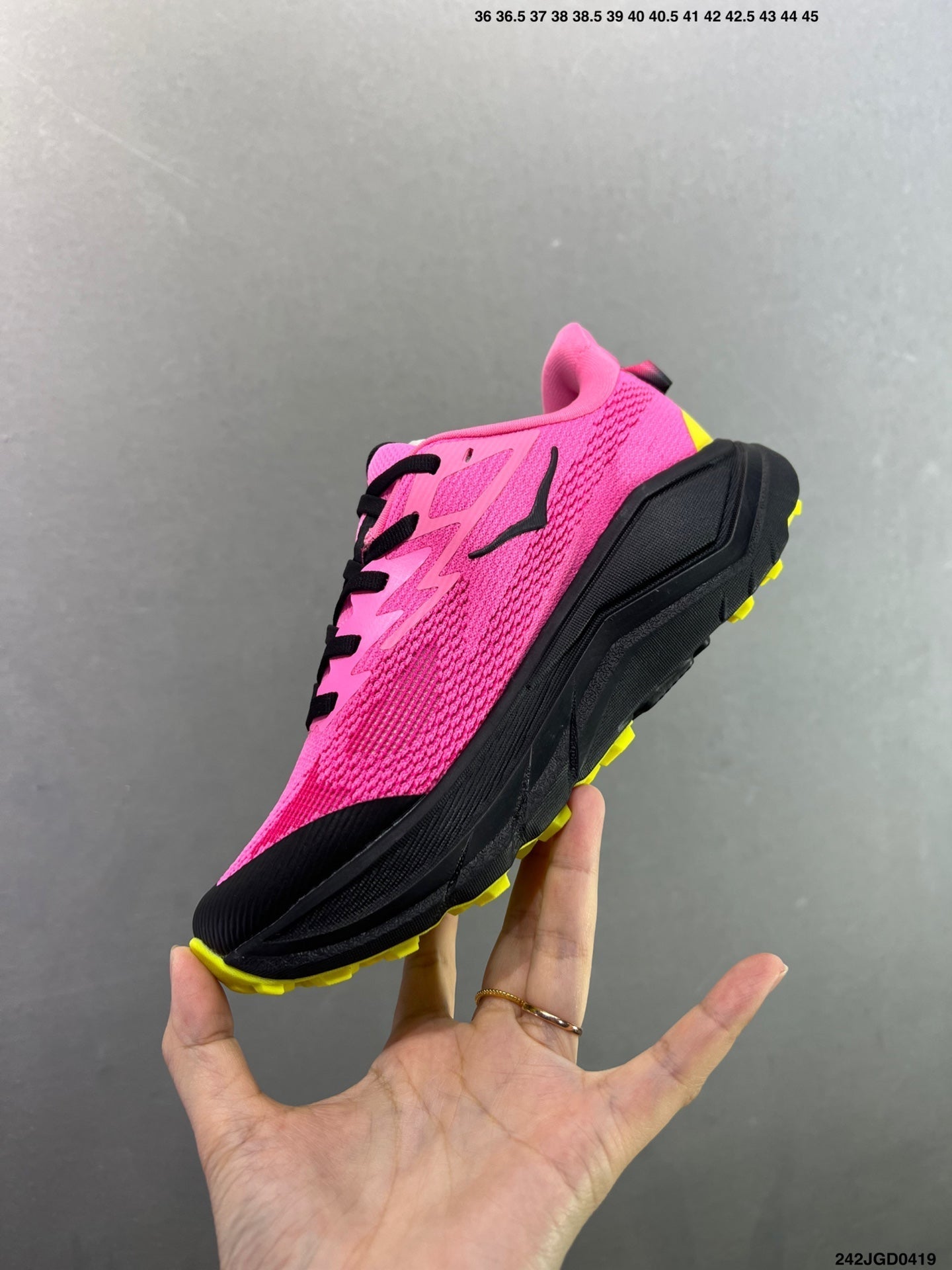 HOKA CHALLENGER 8