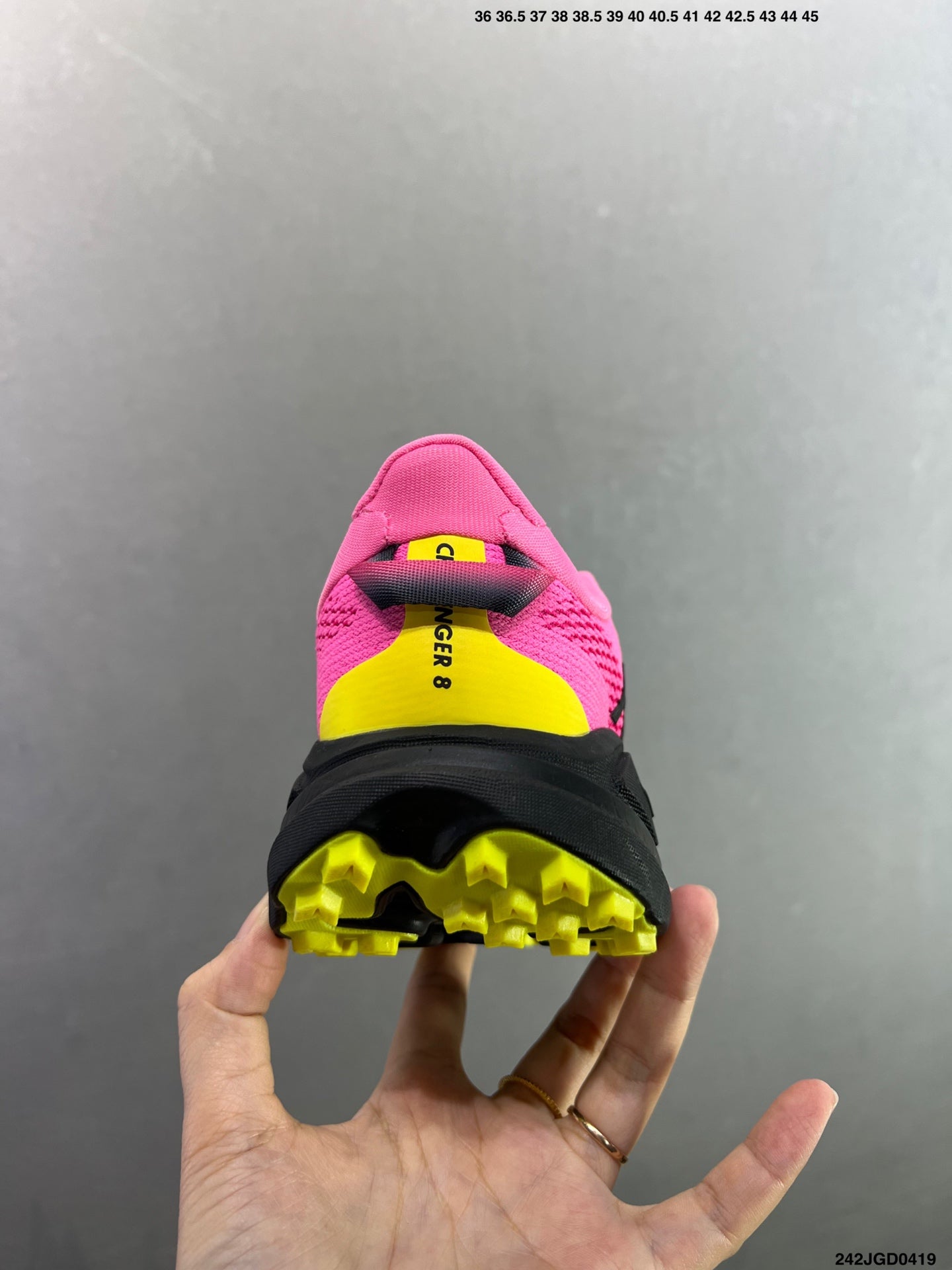 HOKA CHALLENGER 8