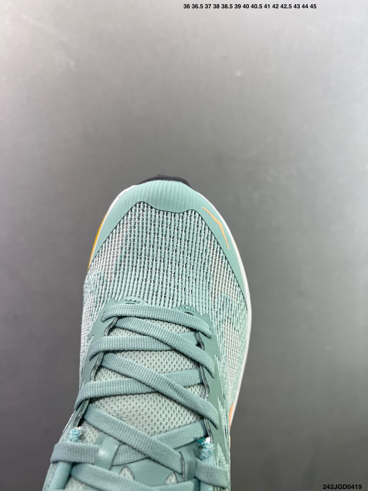 HOKA CHALLENGER 8