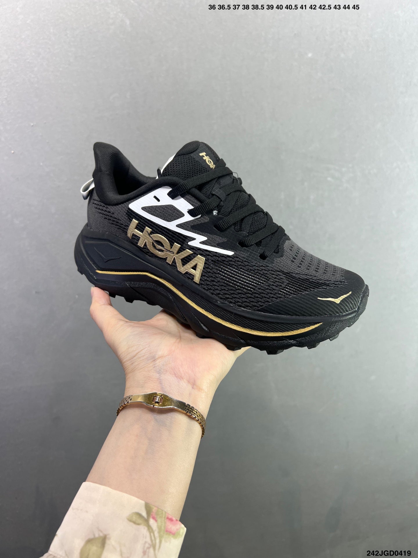 HOKA CHALLENGER 8