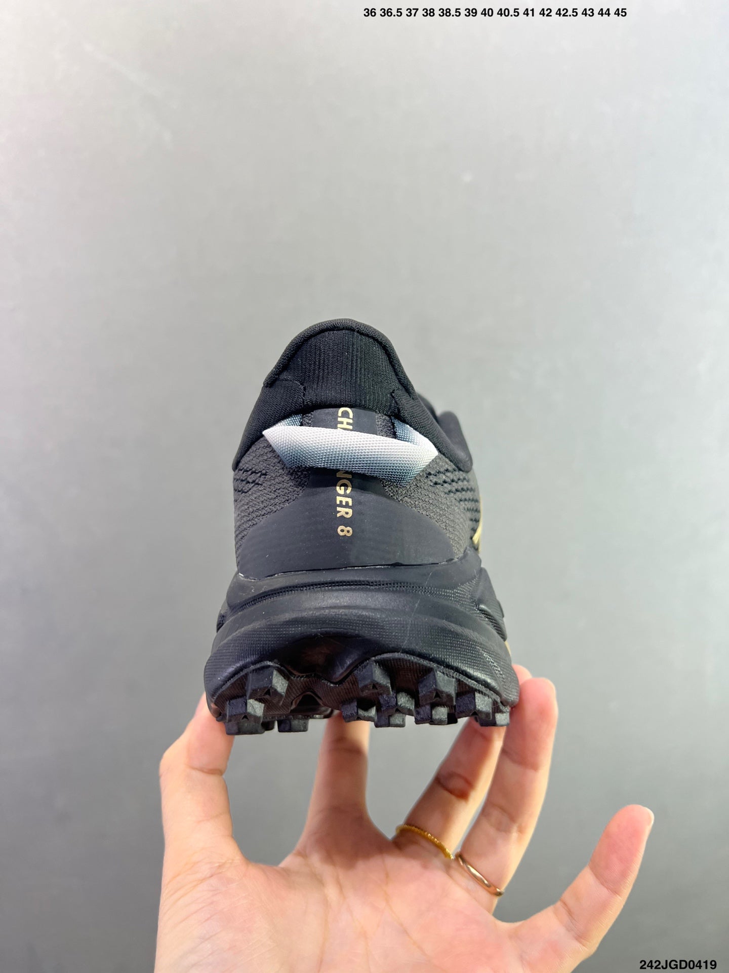 HOKA CHALLENGER 8