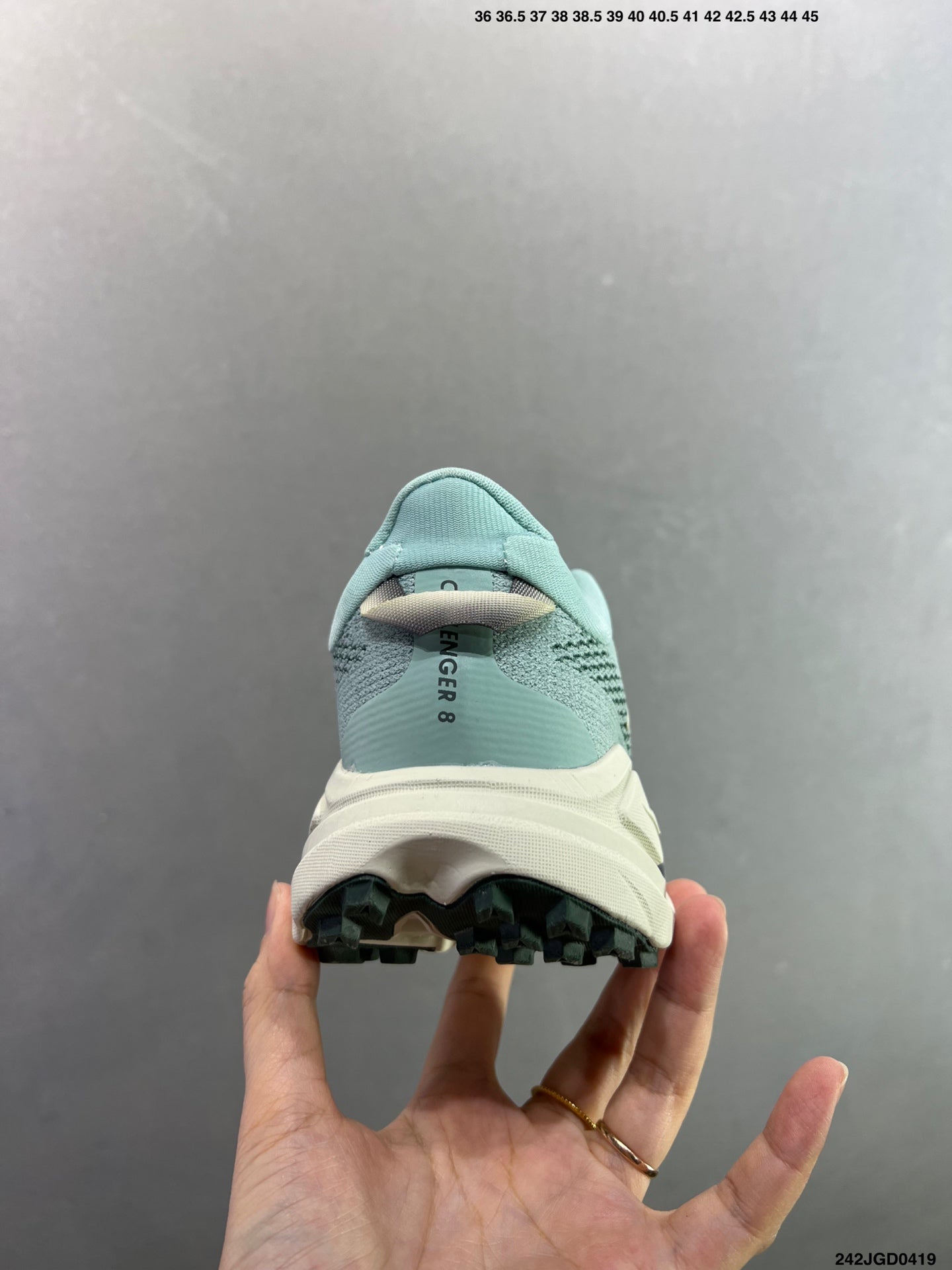 HOKA CHALLENGER 8