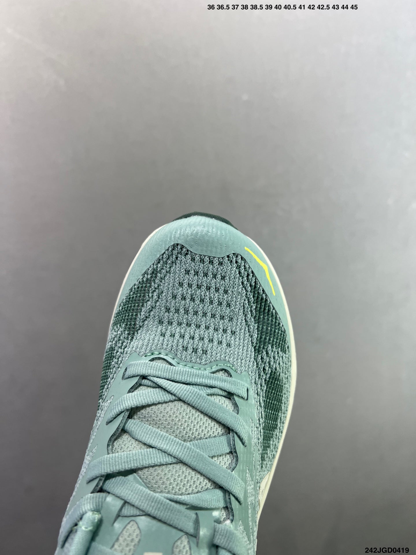 HOKA CHALLENGER 8