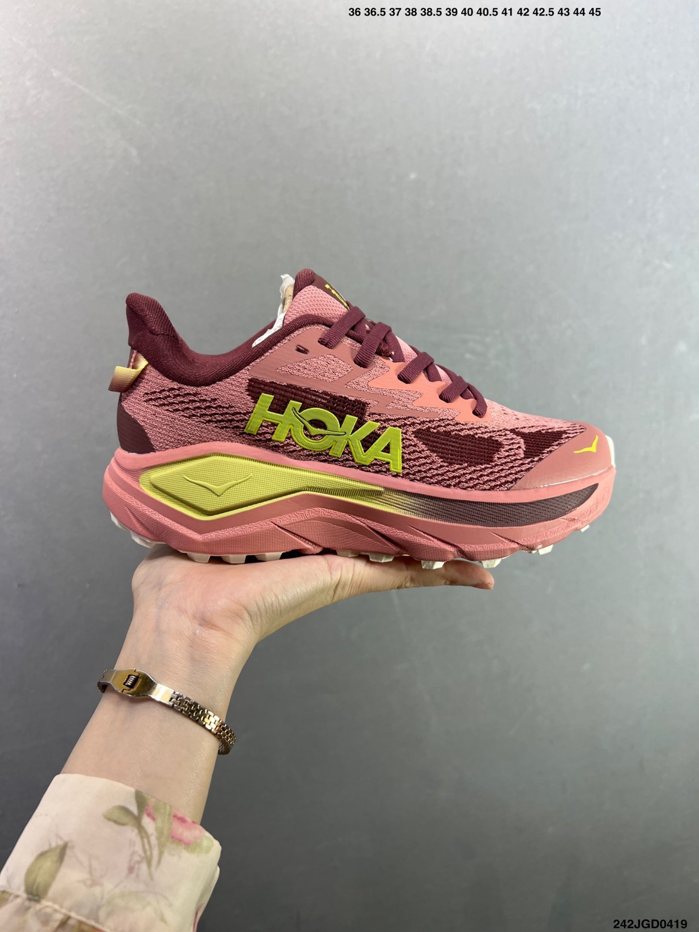 HOKA CHALLENGER 8