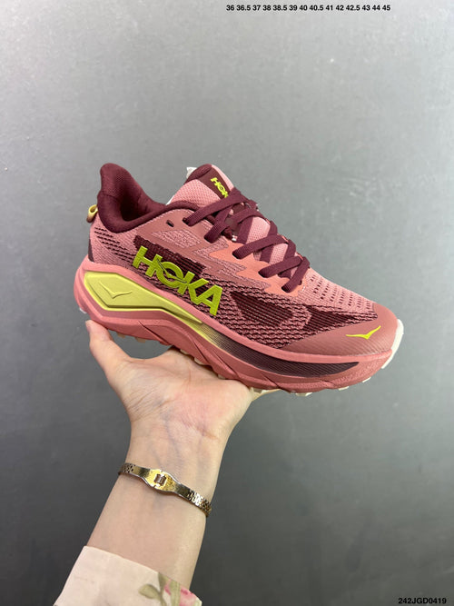 HOKA CHALLENGER 8