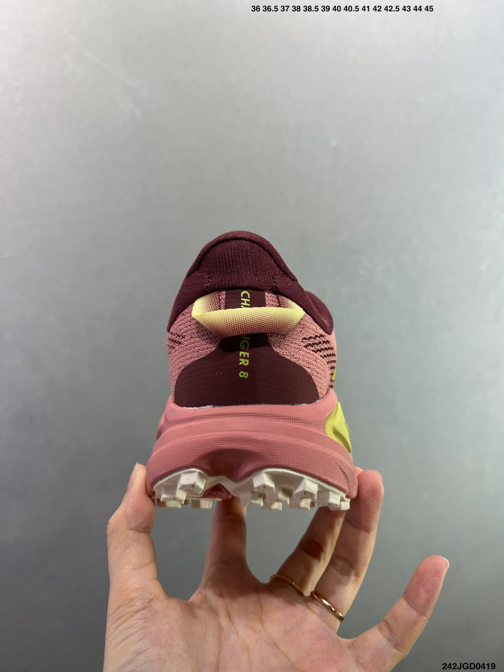 HOKA CHALLENGER 8