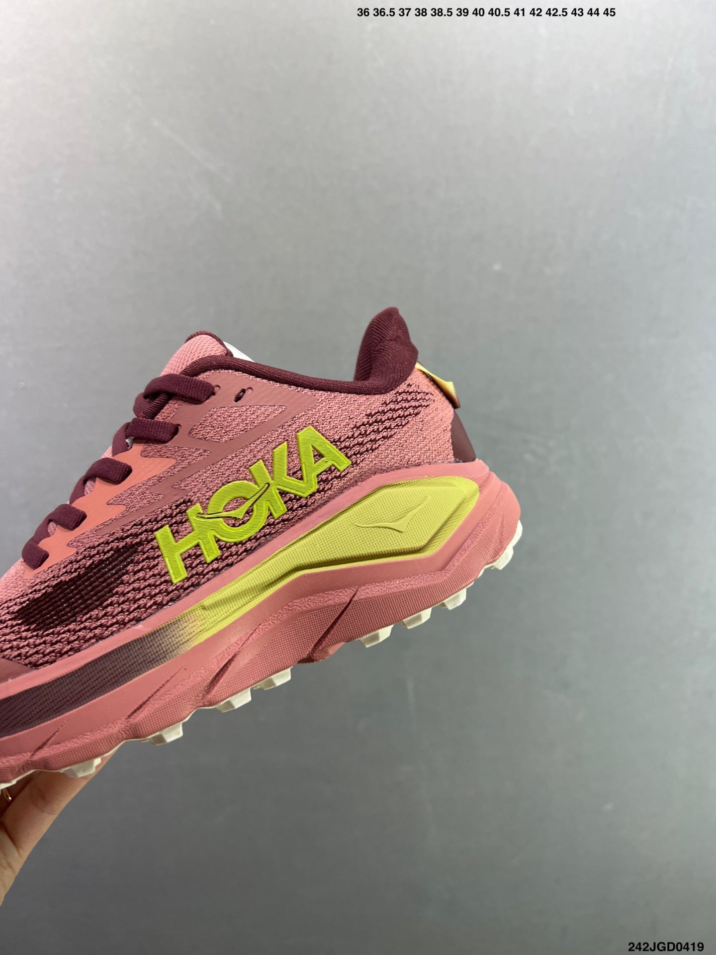 HOKA CHALLENGER 8