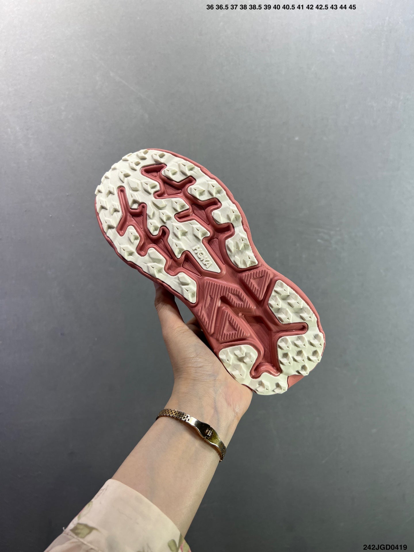 HOKA CHALLENGER 8