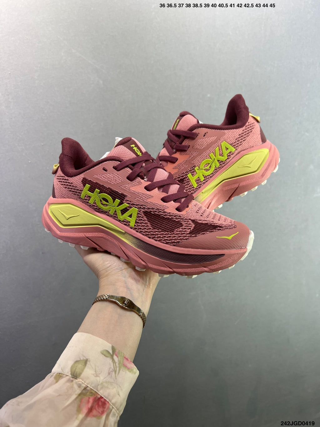 HOKA CHALLENGER 8