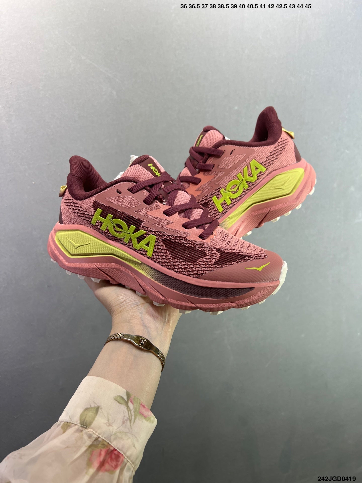 HOKA CHALLENGER 8
