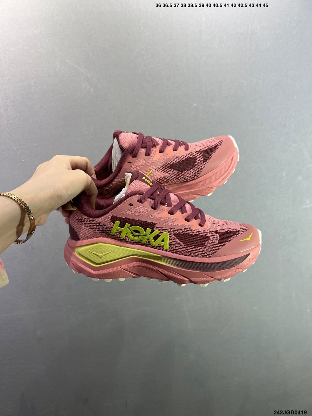 HOKA CHALLENGER 8