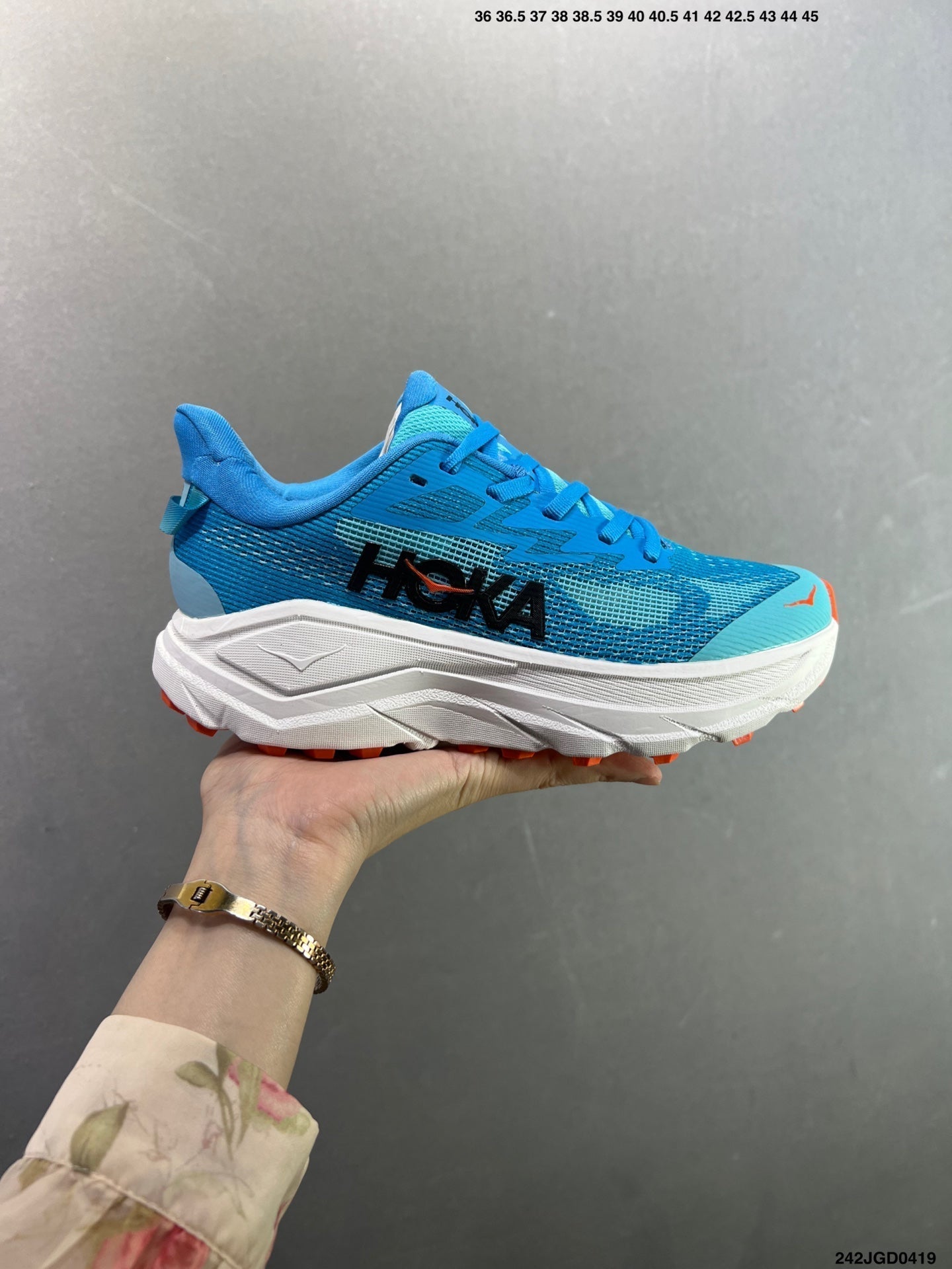 HOKA CHALLENGER 8