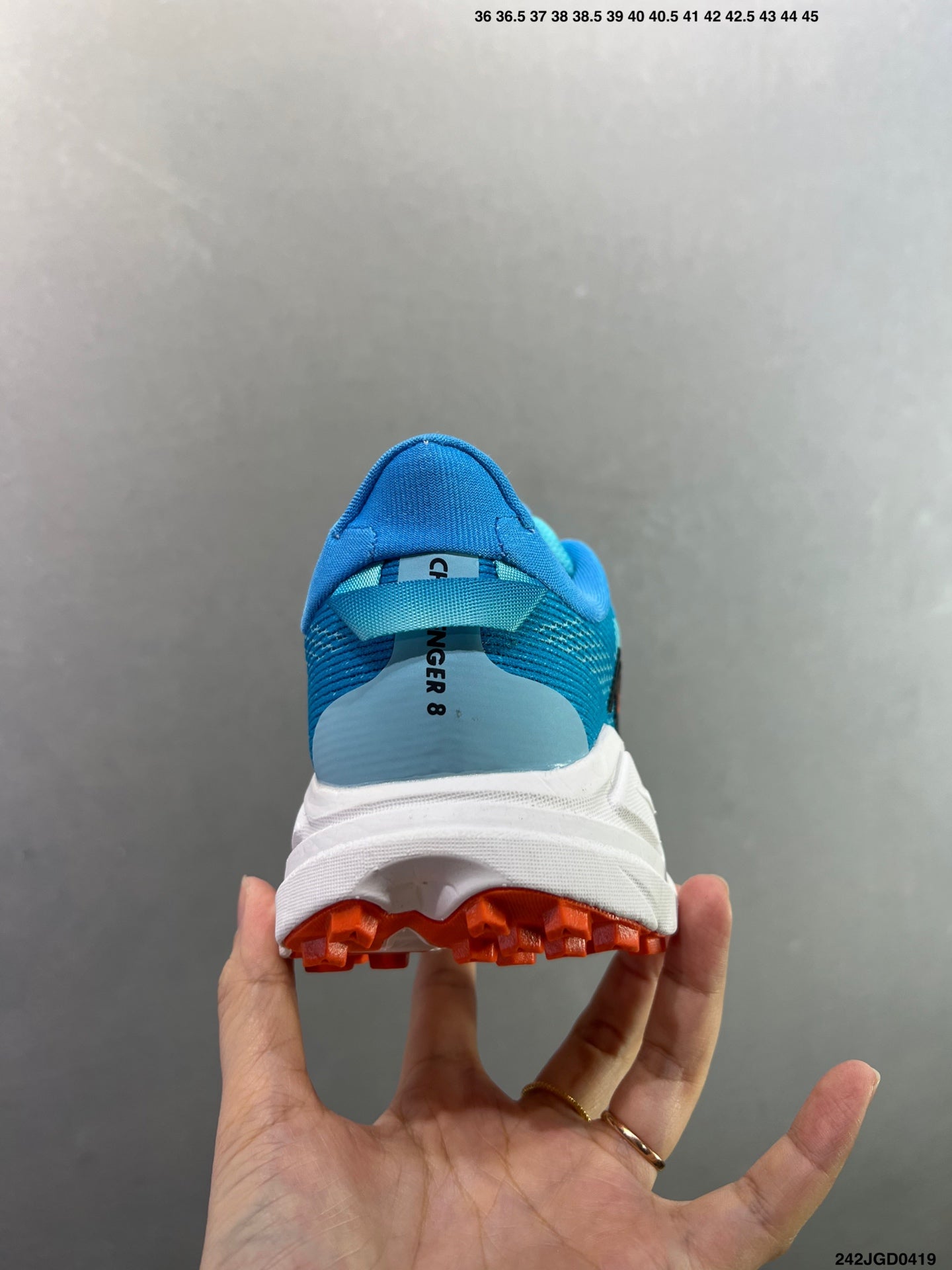 HOKA CHALLENGER 8