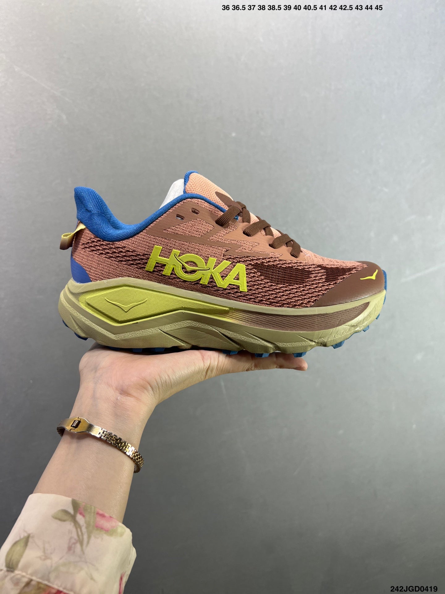 HOKA CHALLENGER 8