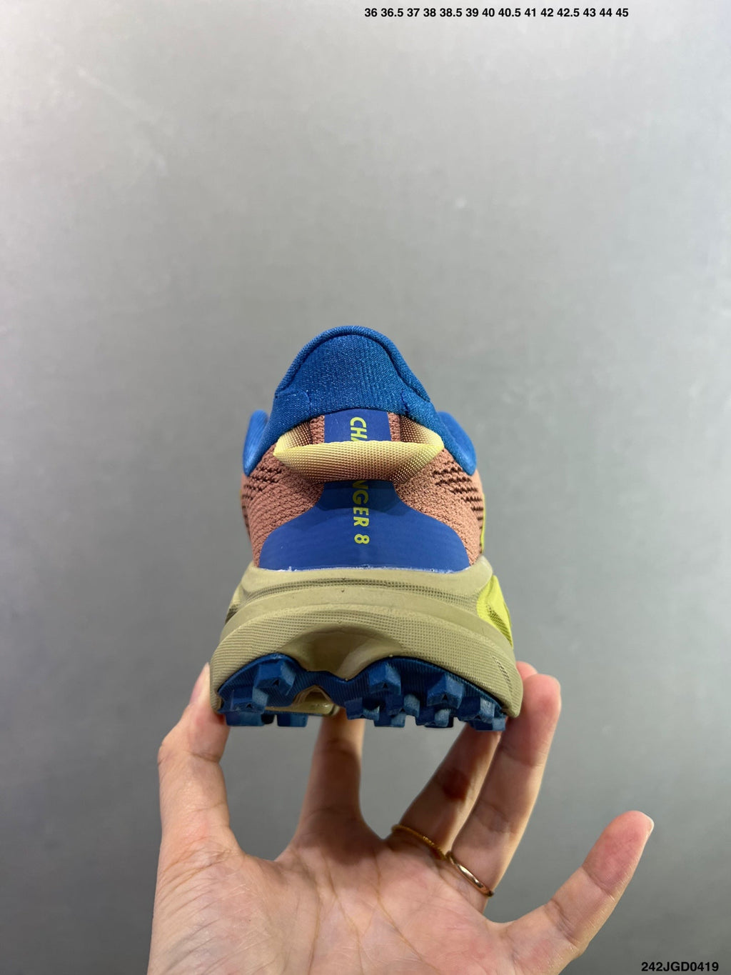 HOKA CHALLENGER 8
