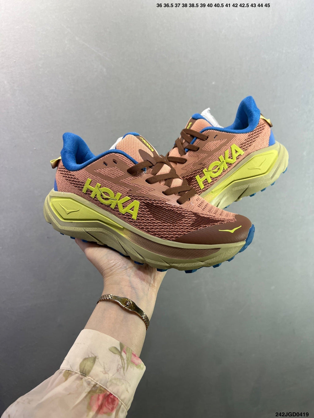 HOKA CHALLENGER 8