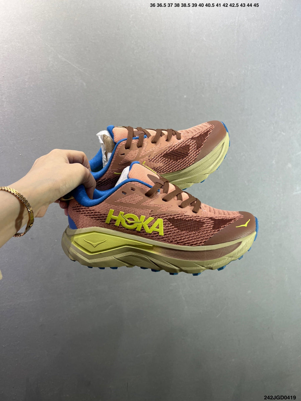 HOKA CHALLENGER 8
