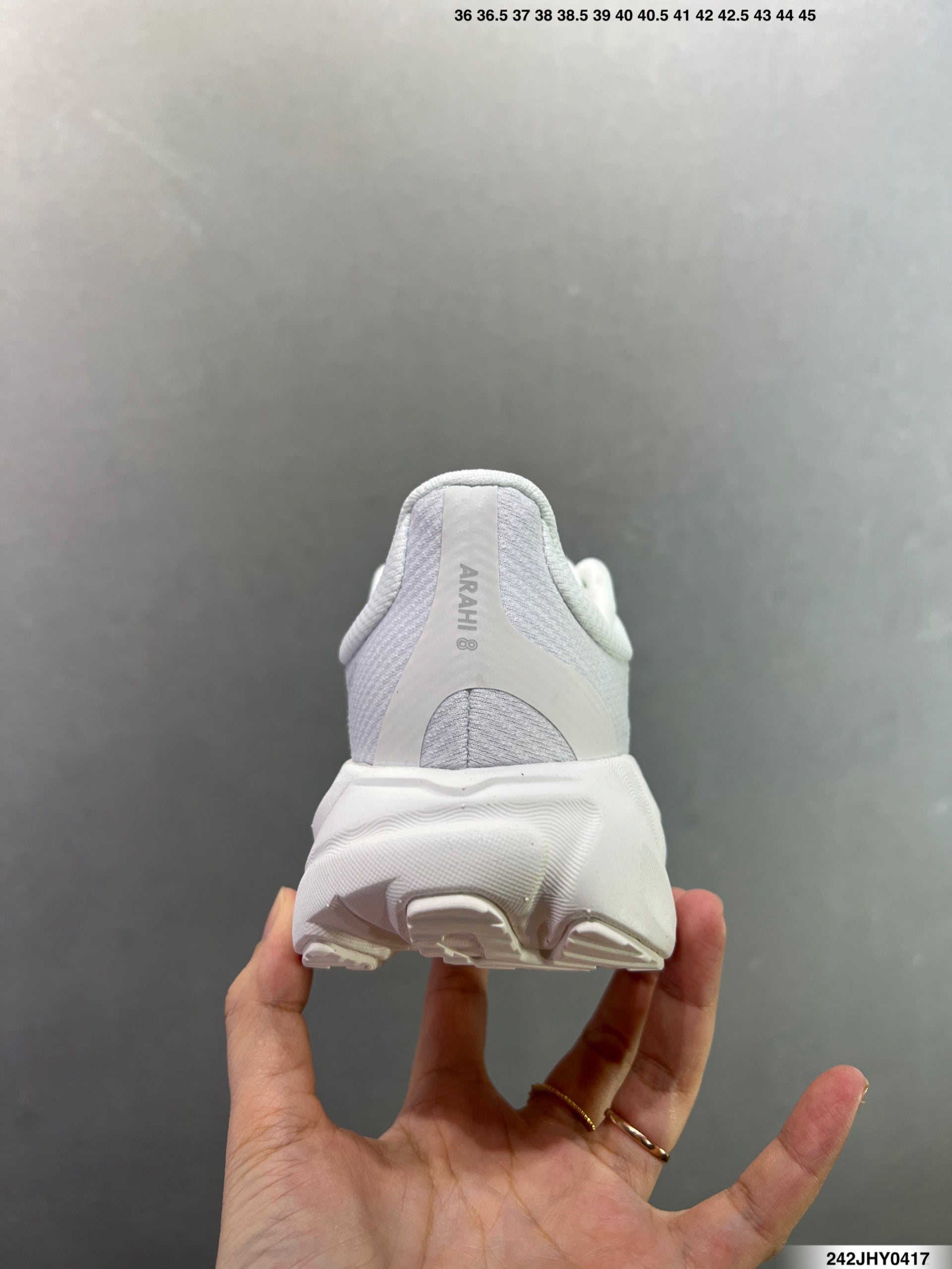 Hoka One One M ARAHI 8