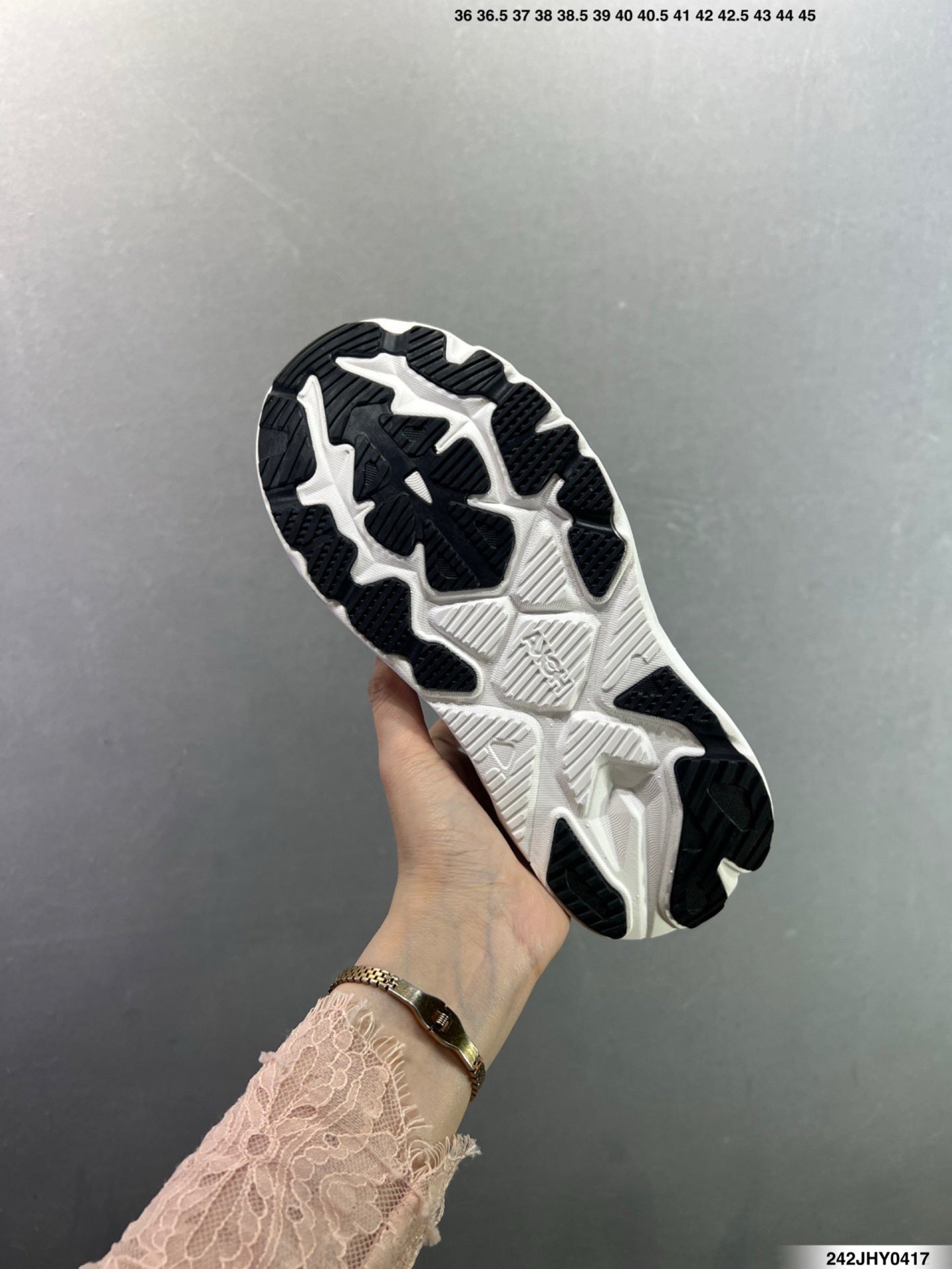 Hoka One One M ARAHI 8
