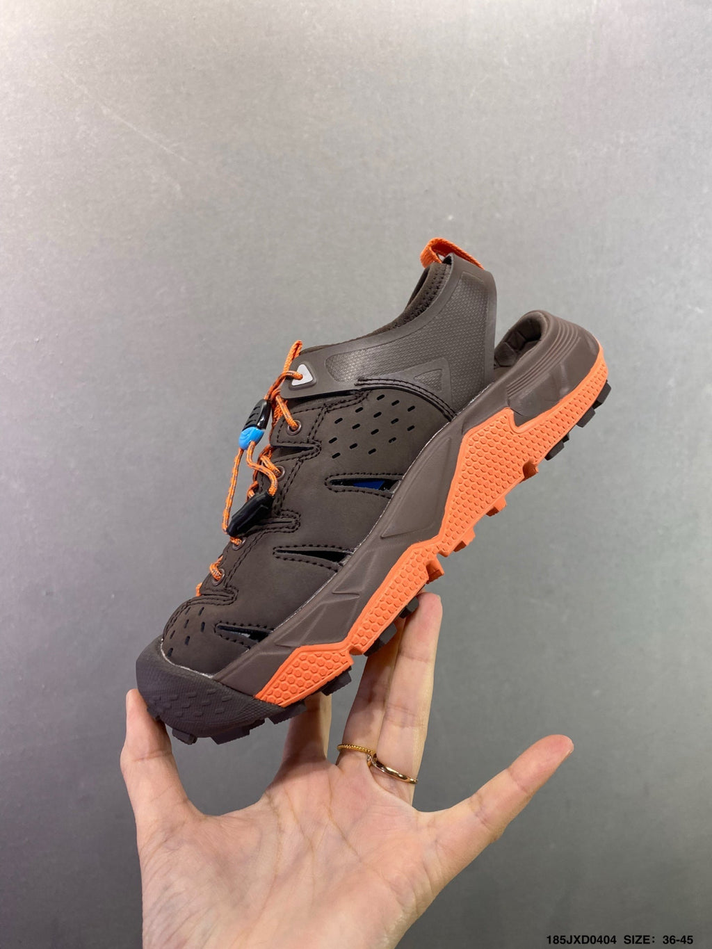 HOKA ONE ONE VIBRAM TOR TRAFA
