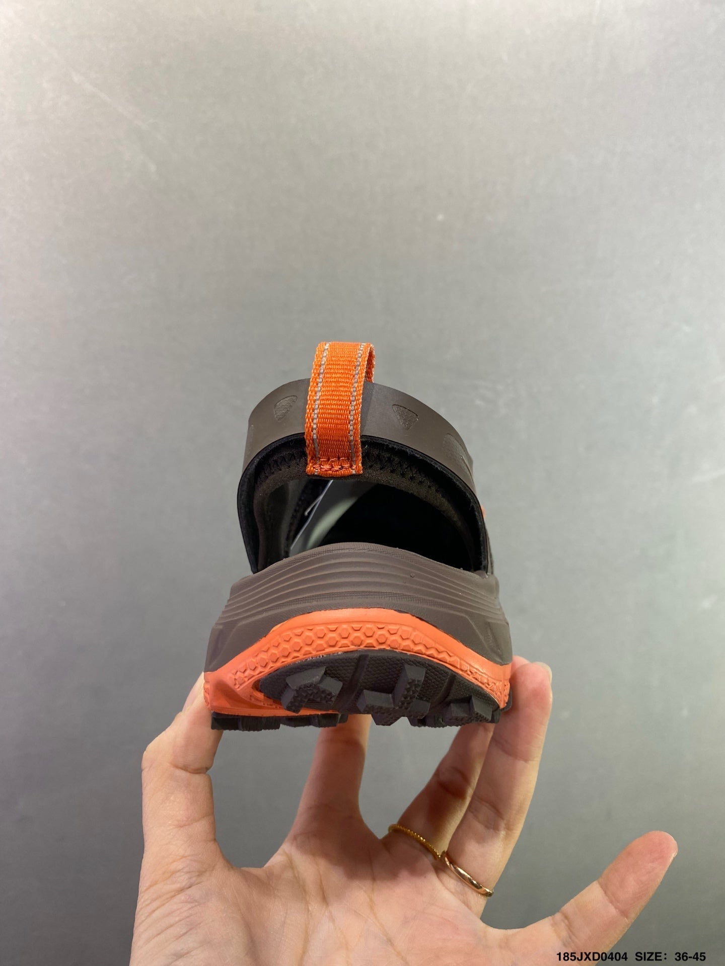 HOKA ONE ONE VIBRAM TOR TRAFA