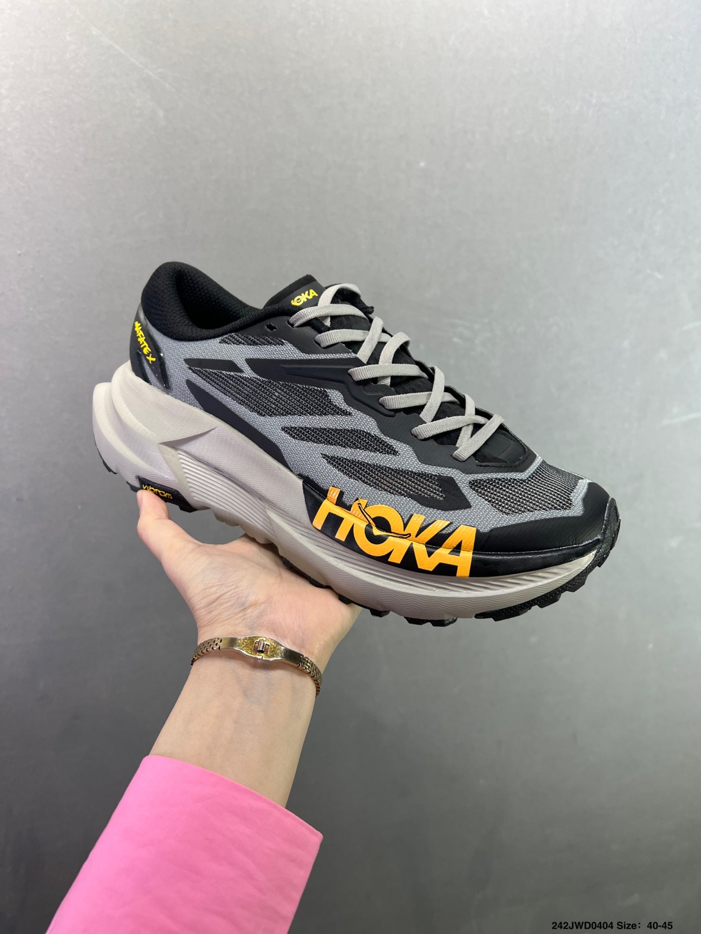 HOKA ONE ONE VIBRAM TOR TRAFA