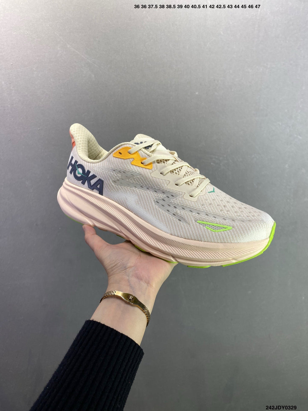 HOKA M CLIFTON 9