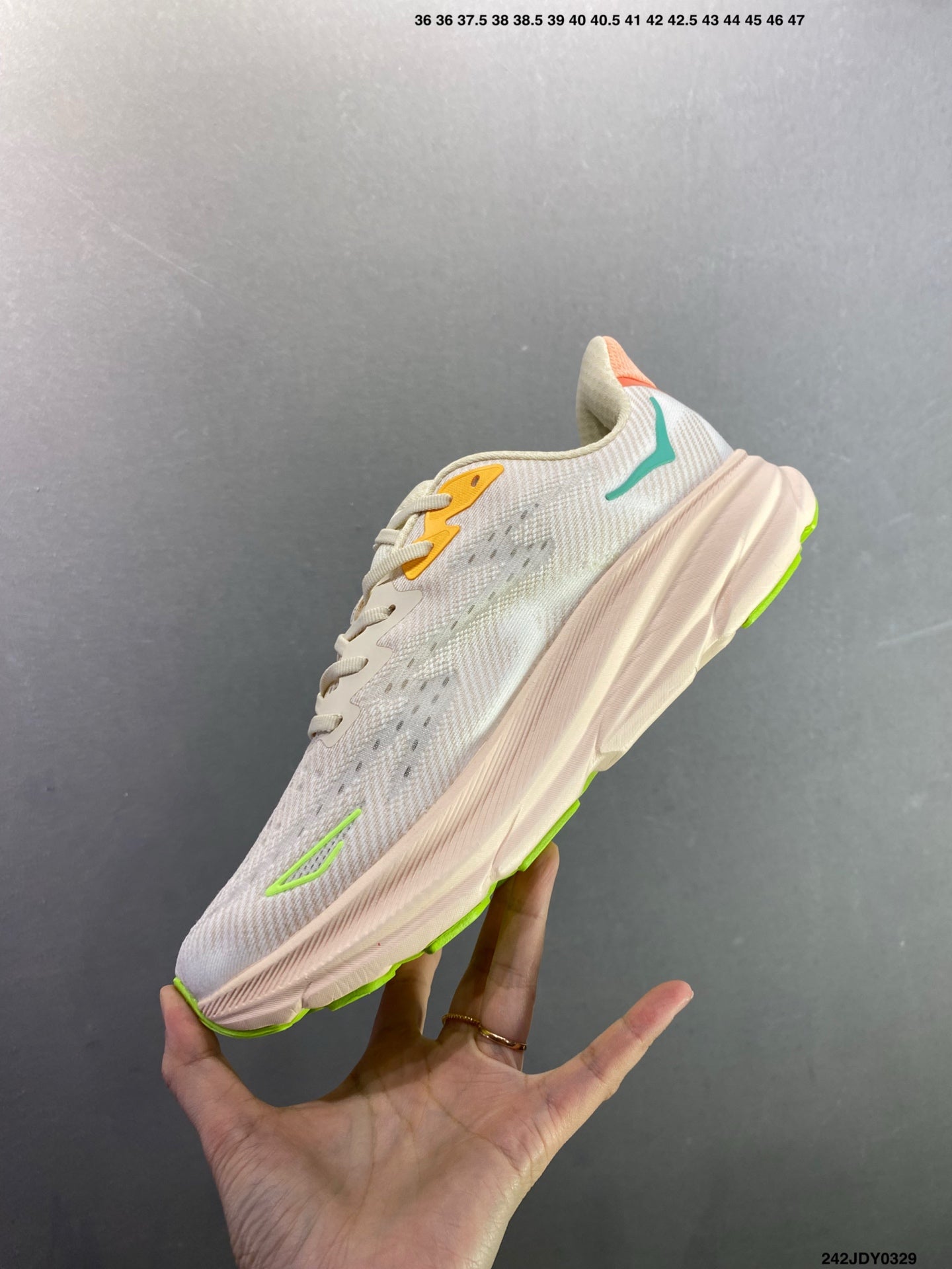 HOKA M CLIFTON 9