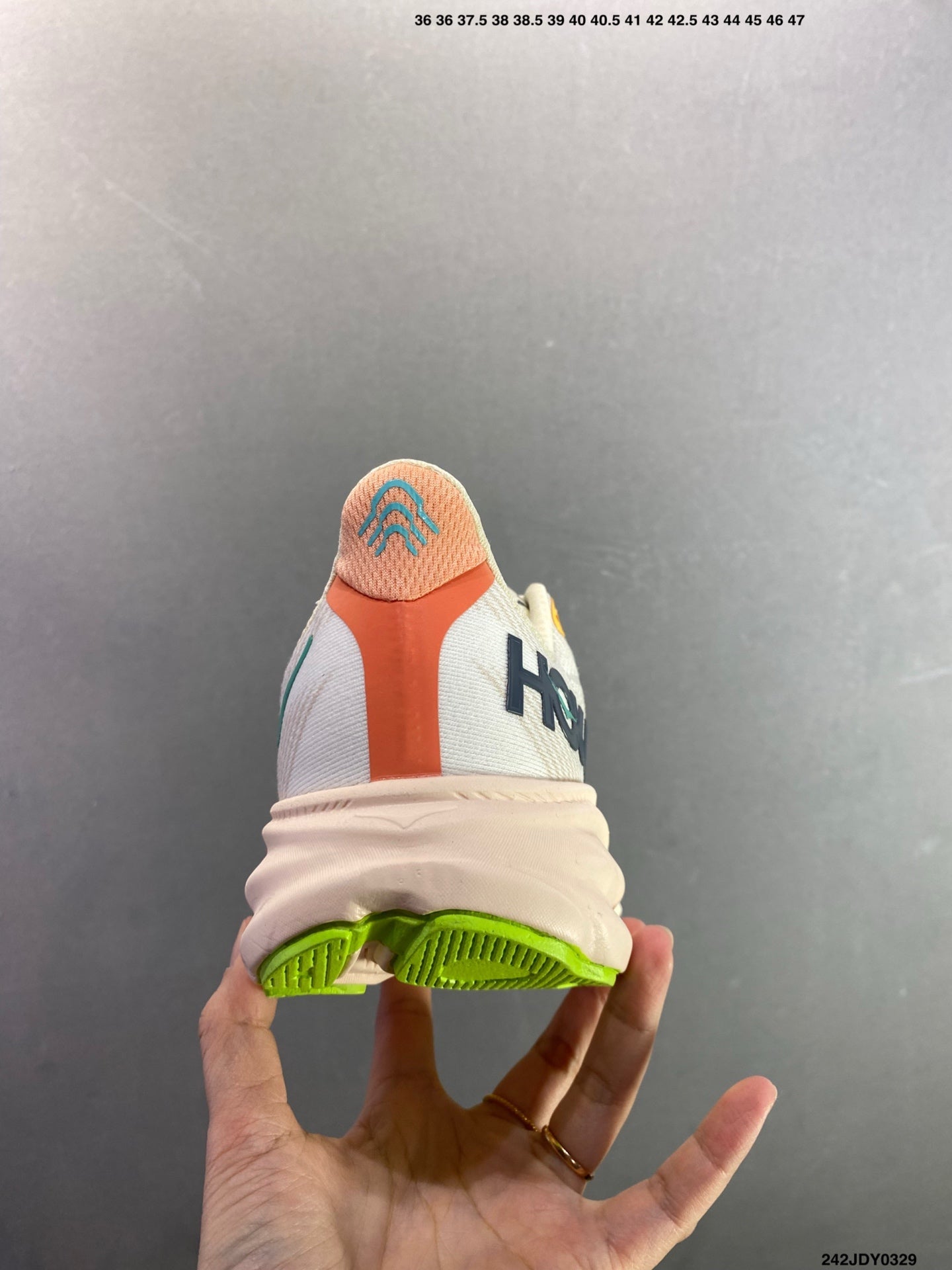 HOKA M CLIFTON 9
