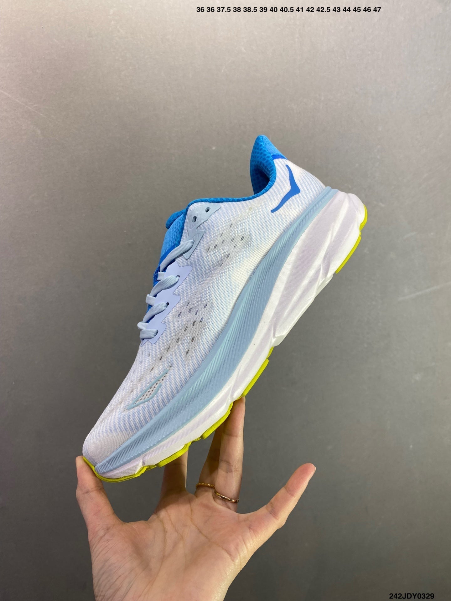 HOKA M CLIFTON 9