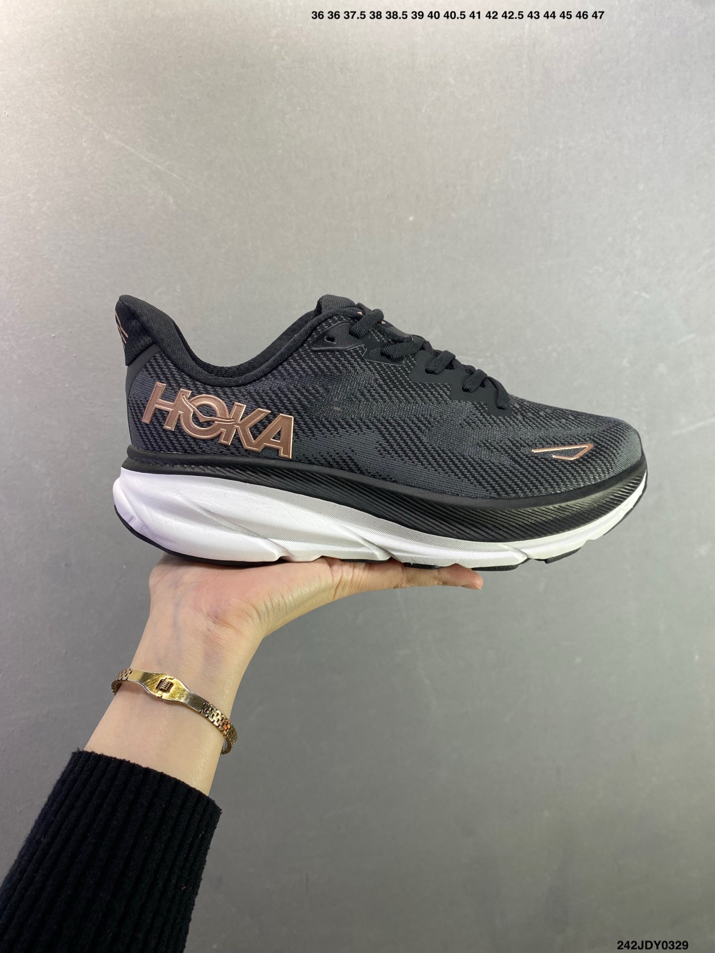 HOKA M CLIFTON 9