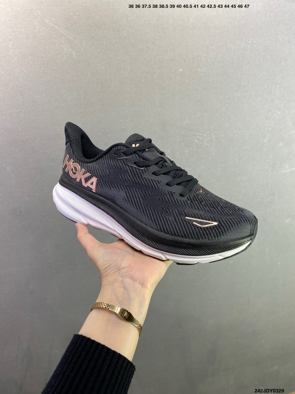 HOKA M CLIFTON 9