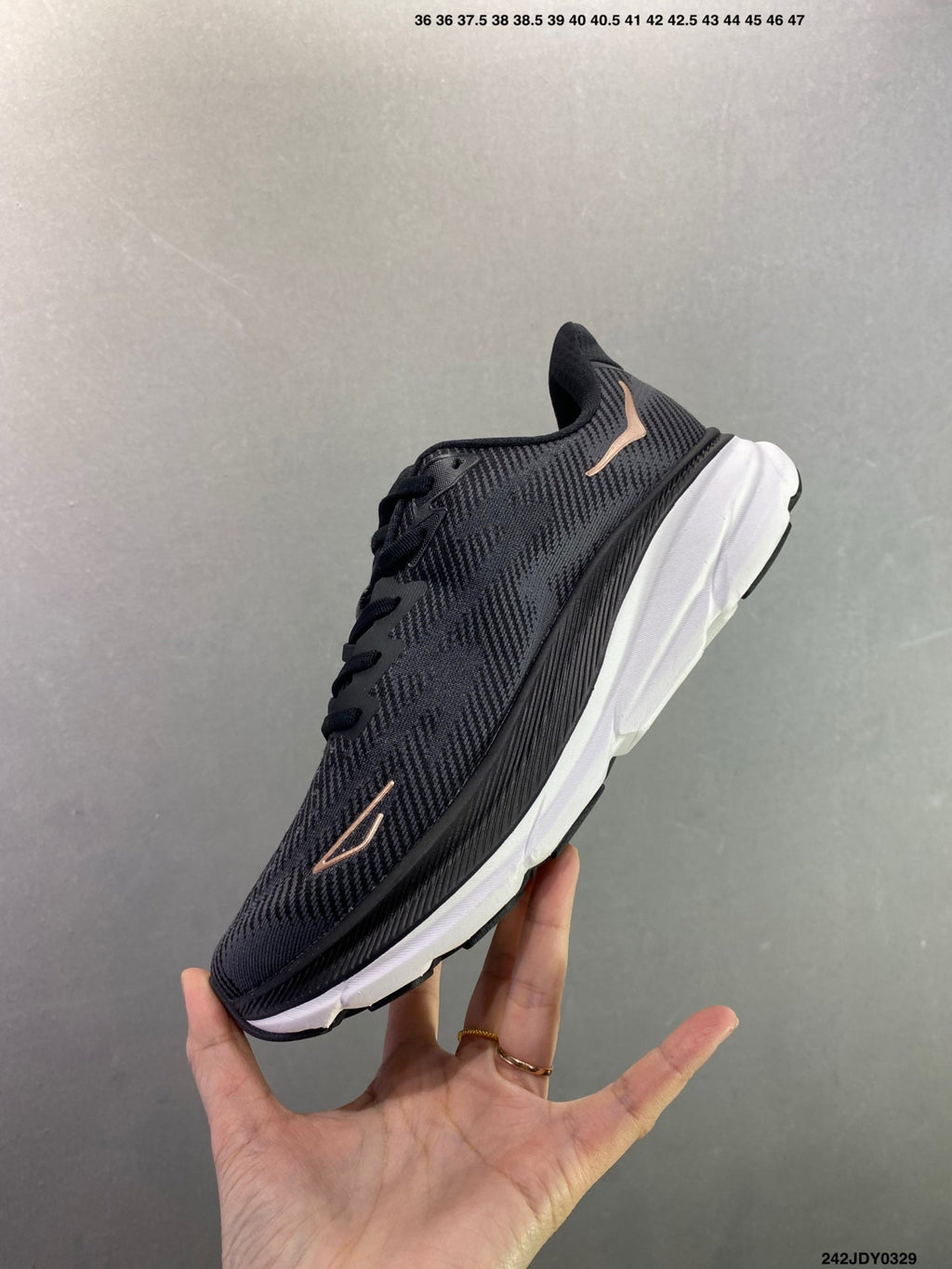 HOKA M CLIFTON 9