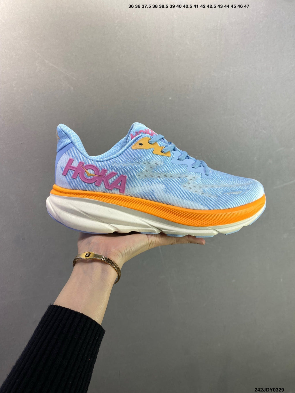 HOKA M CLIFTON 9