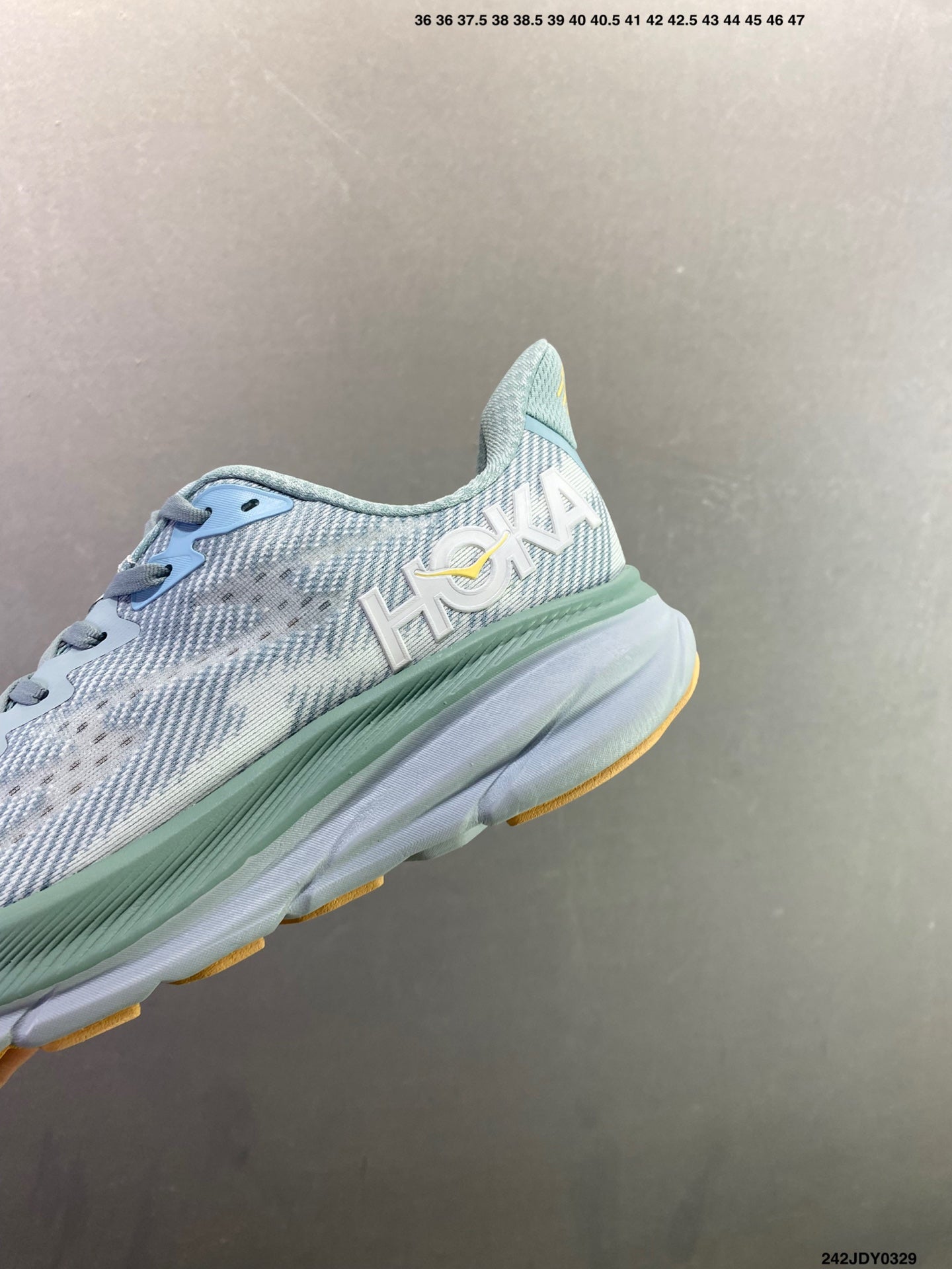 HOKA M CLIFTON 9