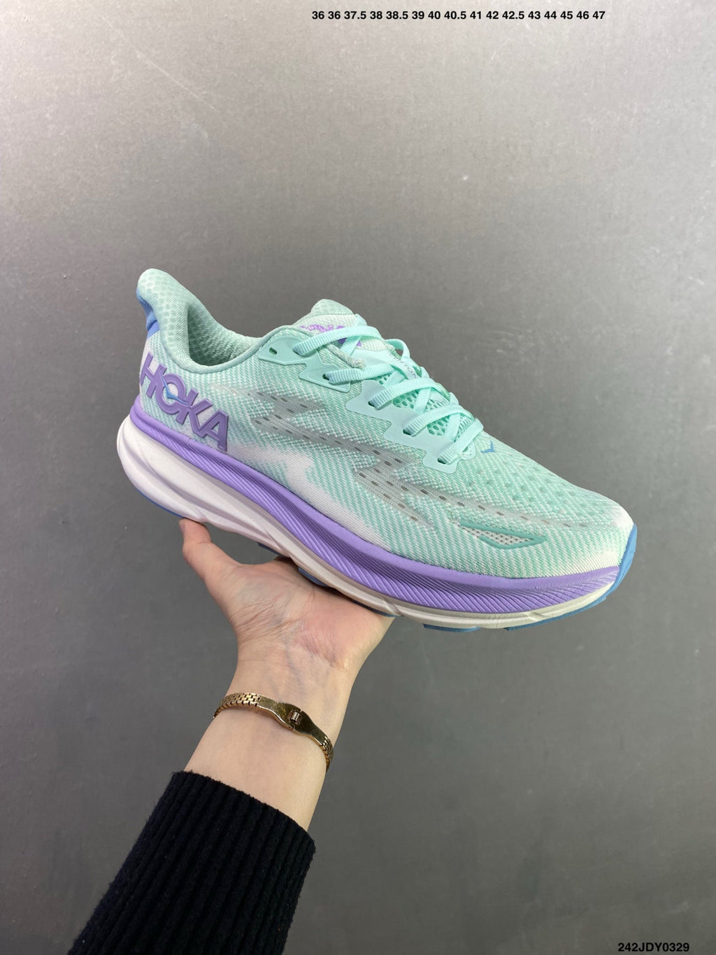 HOKA M CLIFTON 9