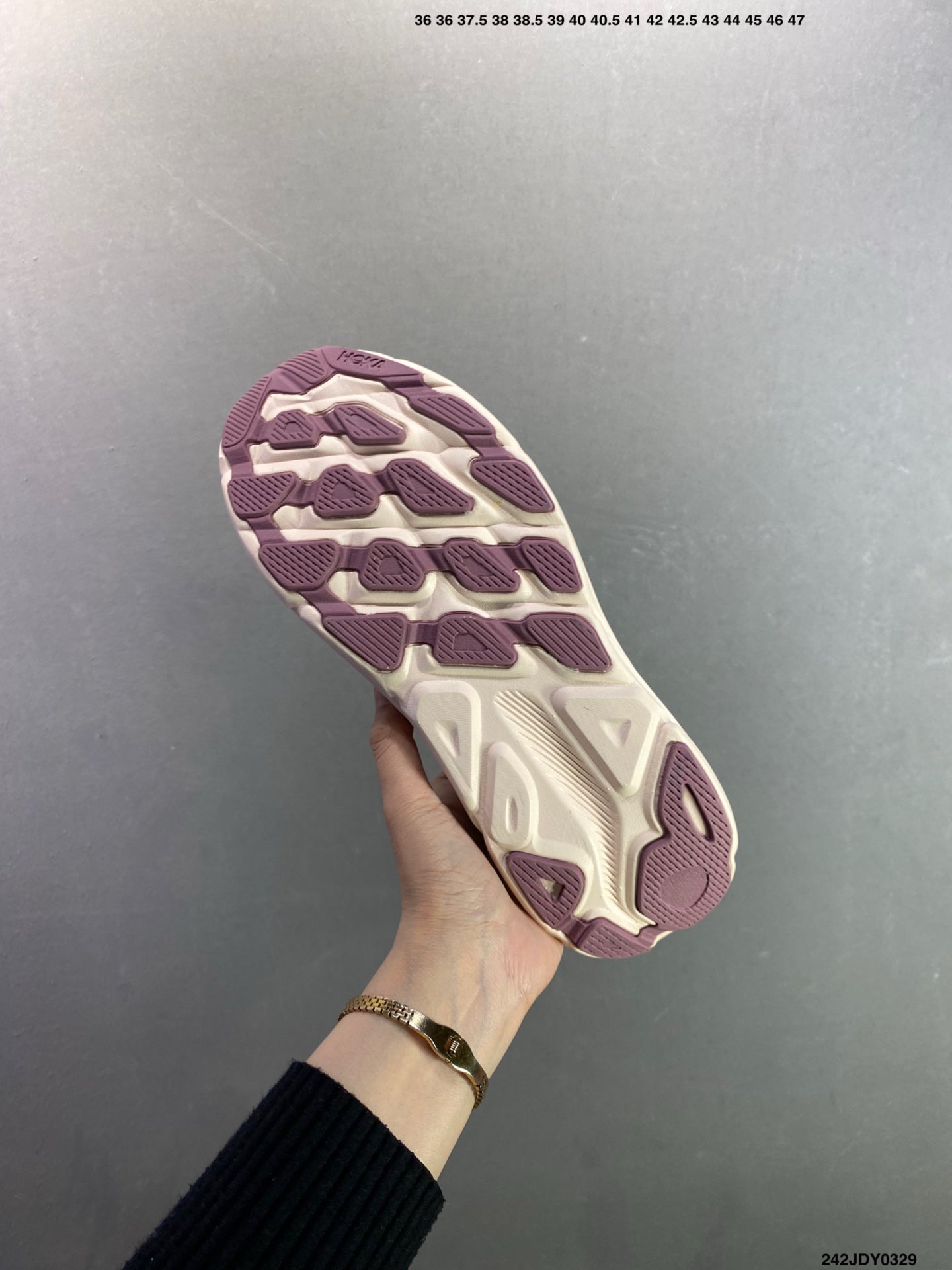 HOKA M CLIFTON 9