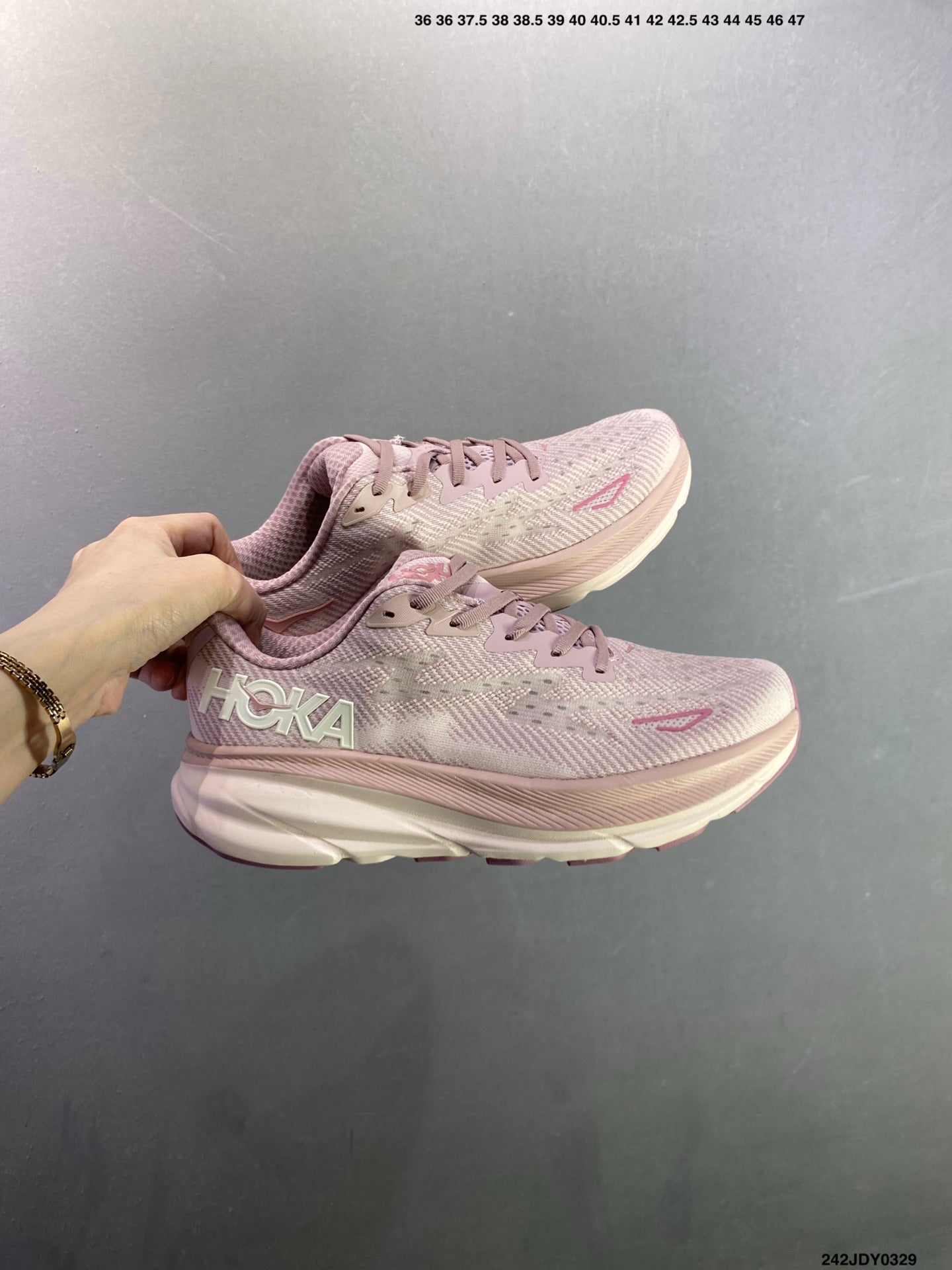 HOKA M CLIFTON 9